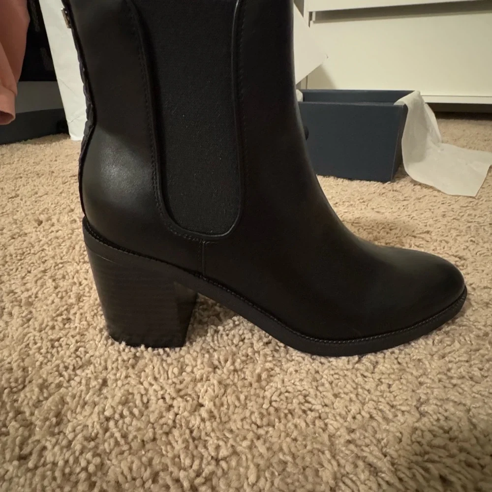 Tommy Hilfiger Womens Chelsea Boots women’s size 8